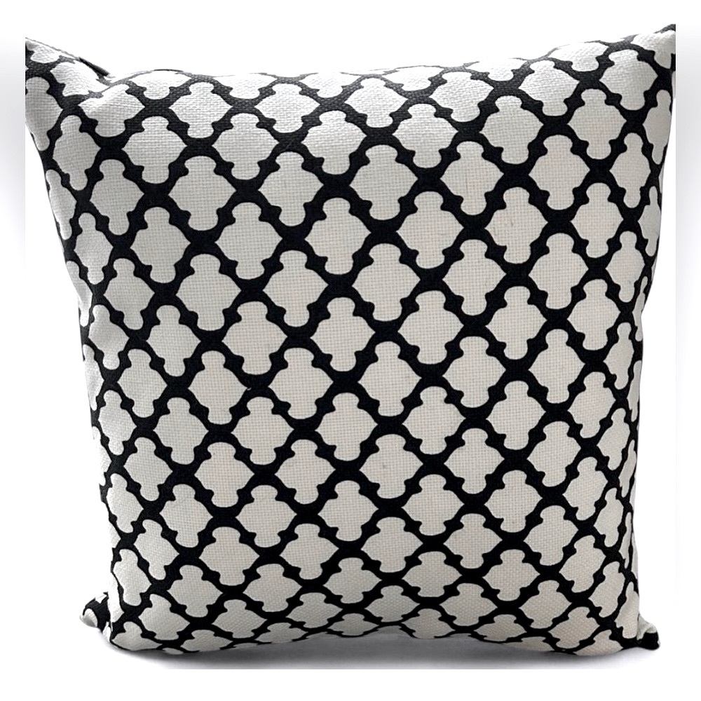 New Set of 2 Cotton Pottery Barn Trellis Throw Pillow Covers - Picture 9 of 11